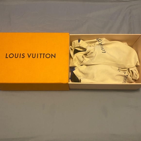 Louis Vuitton Bom Dia Flat Mule - Picture 7 of 7